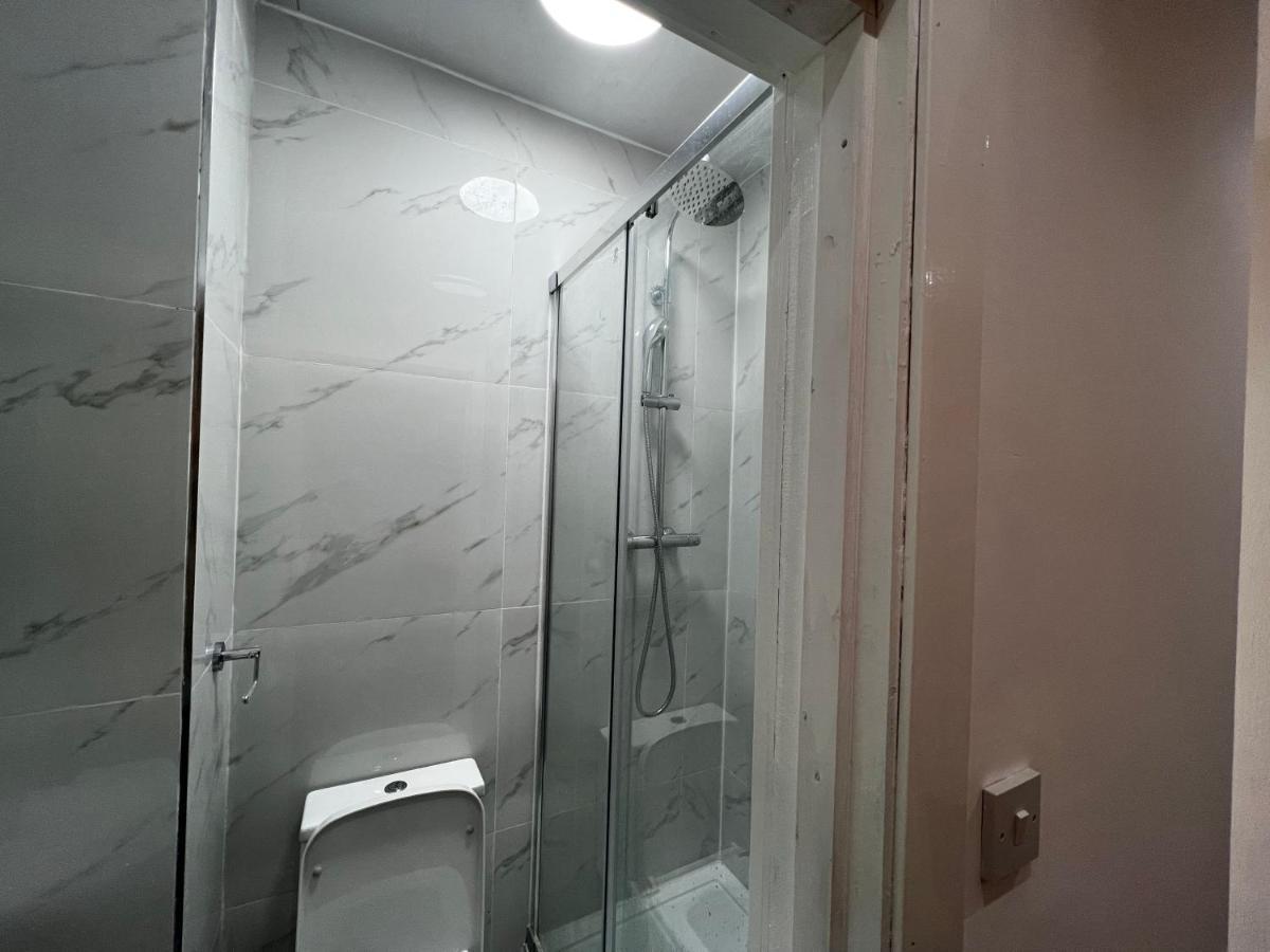 Good Priced Single Rooms In Sherperds Bush ลอนดอน ภายนอก รูปภาพ